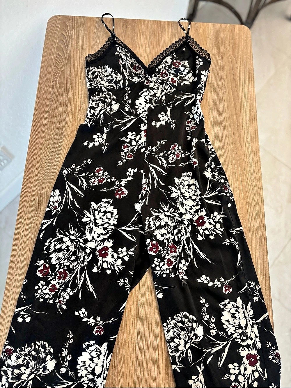 GUESS Floral Lace Trim Jumpsuit in Black & White Size XS Like New